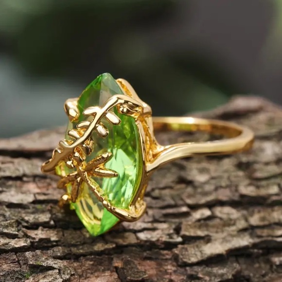Dragonfly & Laurel Green & gold ring - Picture 3 of 11